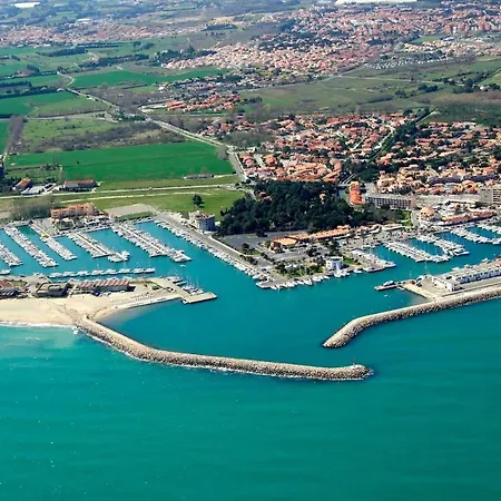 Cyprien Golf View 2 Bedrooms , 900 M From The Apartmán *