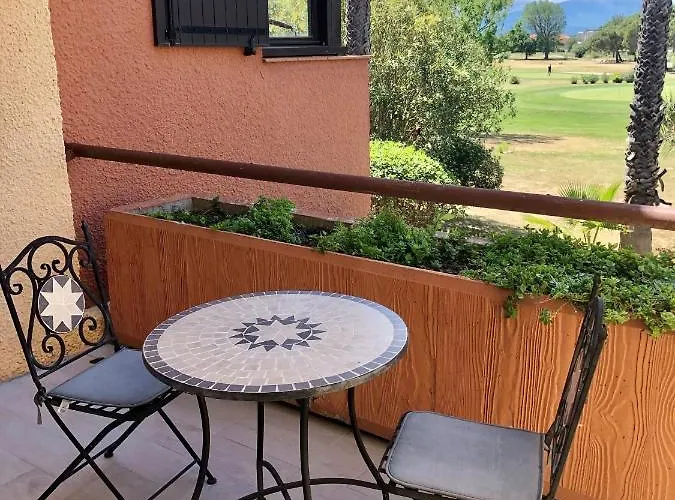 Cyprien Golf View 2 Bedrooms , 900 M From The شقة